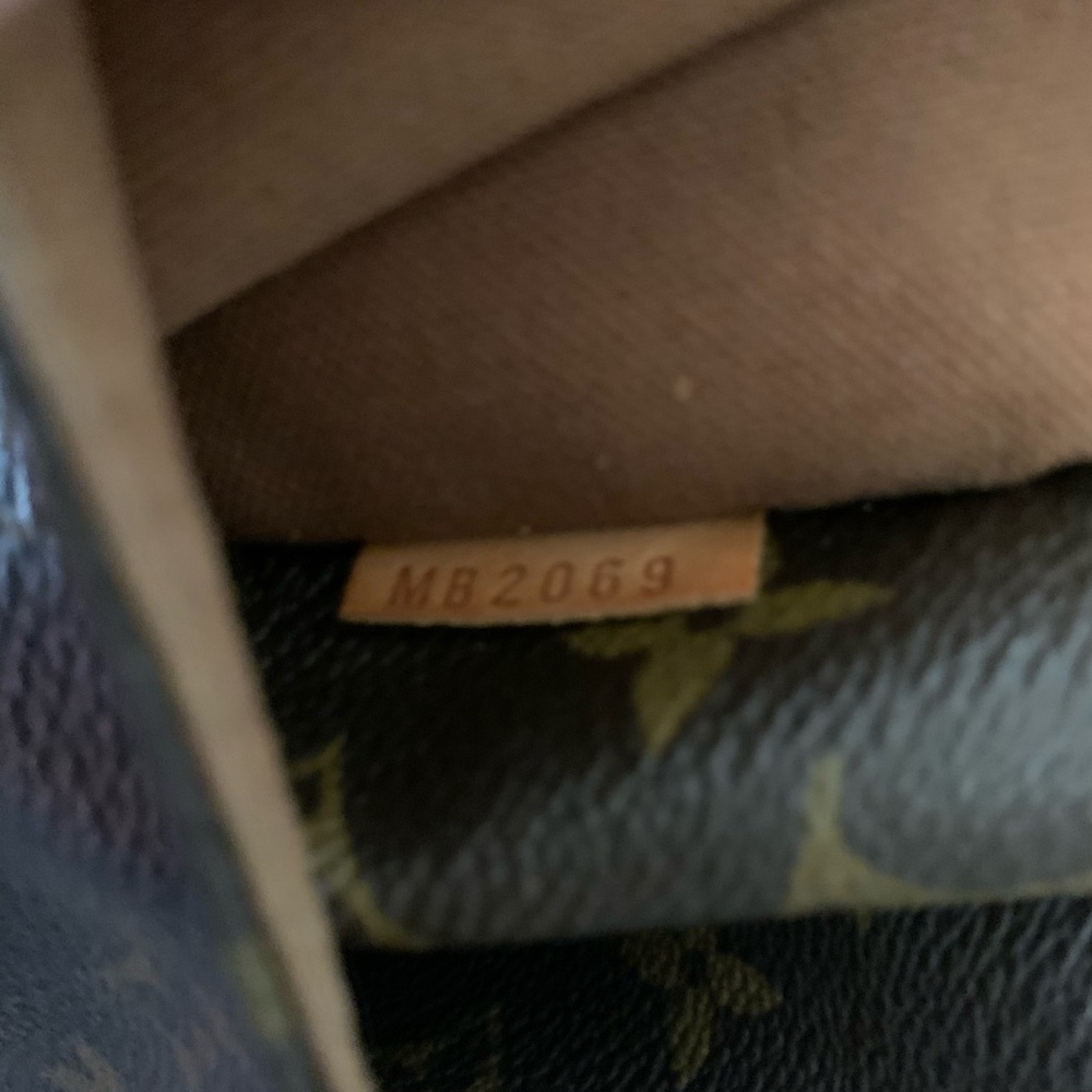 Totally MM Shoulder Tote. Louis Vuitton Brown Monogram Tote.. - Picture 15 of 16